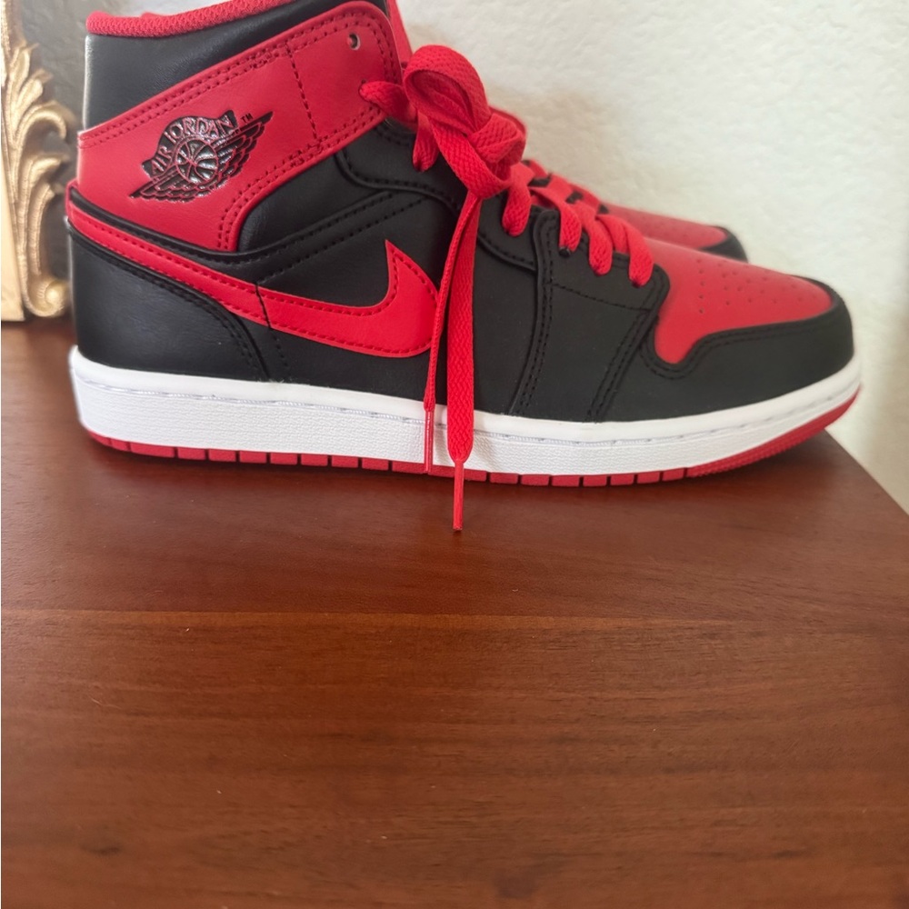 Nike Air Jordan 1 Mid - Black and Red